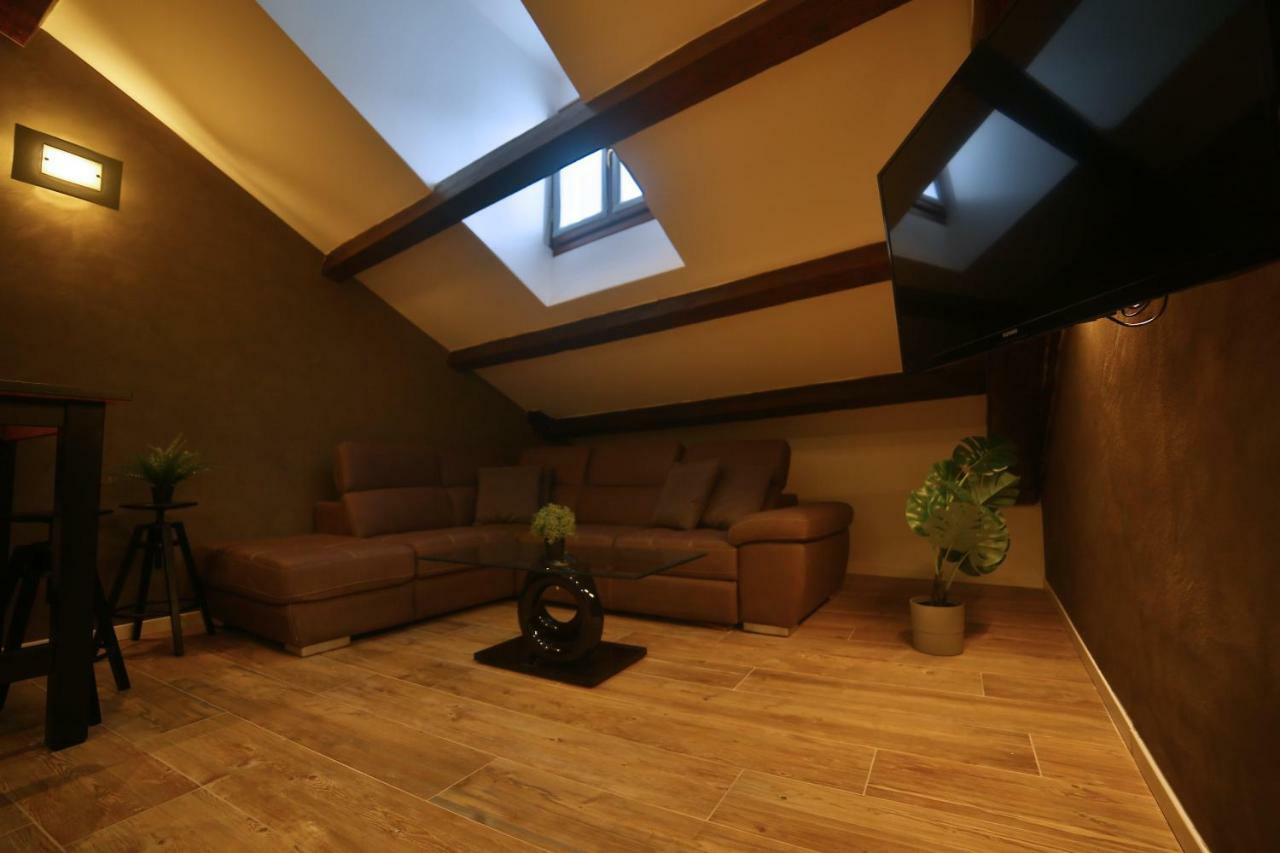 Moscova Attic Near Duomo Appartement Milaan Buitenkant foto