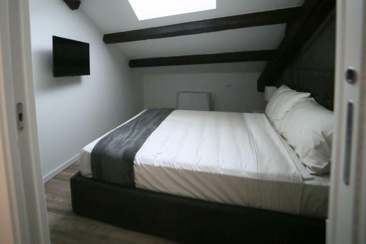 Moscova Attic Near Duomo Appartement Milaan Buitenkant foto
