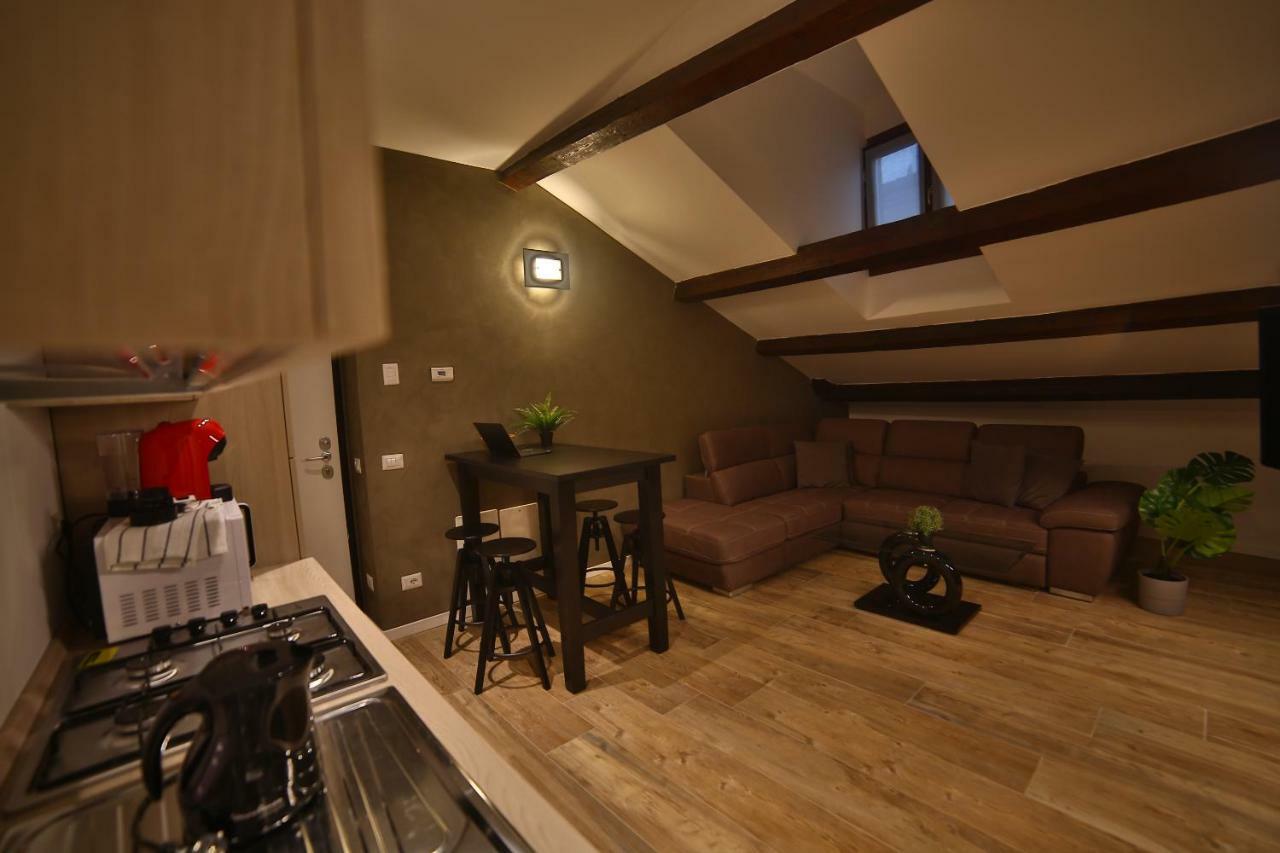 Moscova Attic Near Duomo Appartement Milaan Buitenkant foto