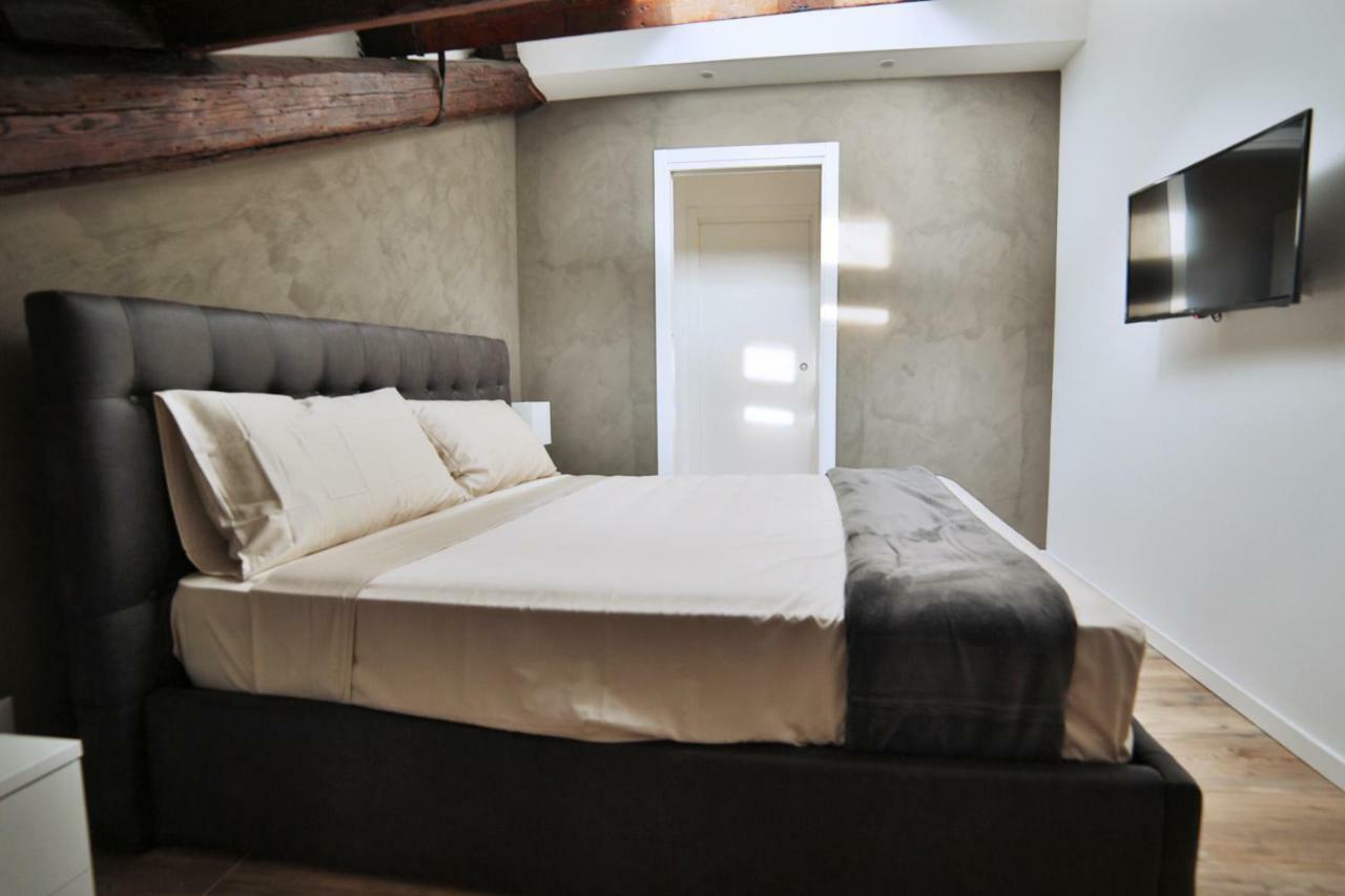 Moscova Attic Near Duomo Appartement Milaan Buitenkant foto